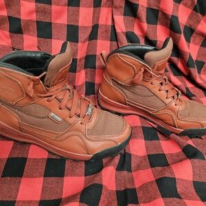 Vasque Rust Hiking High-Top Boot Sneakers